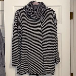 Cabi - M - EUC Fergie Turtleneck